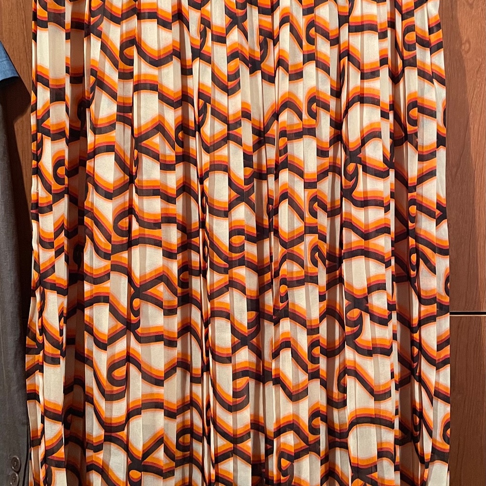 Skirt Scotch and soda